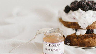 Épicerie florale, pot de fleurs de violette